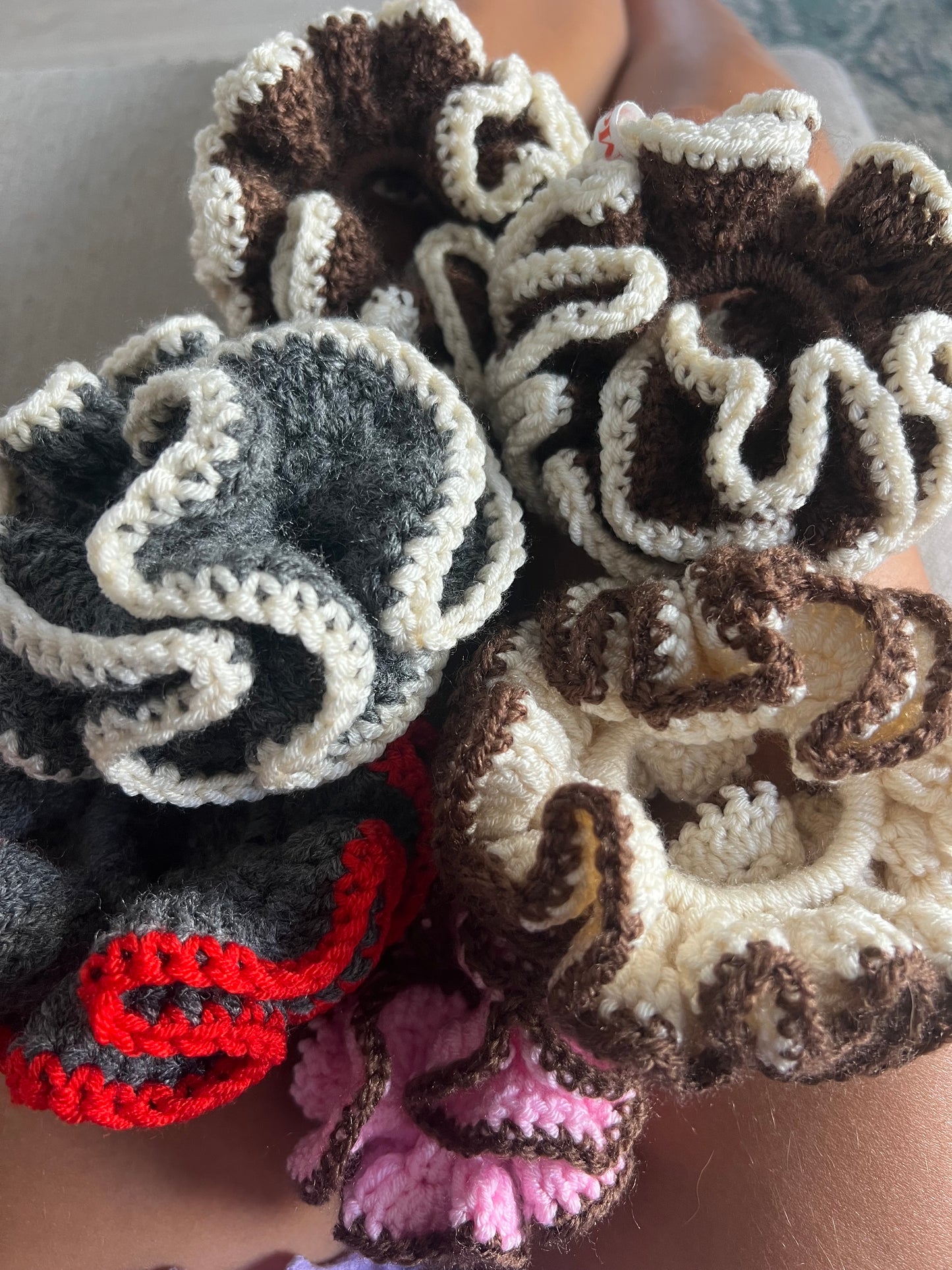 Clavel Scrunchies